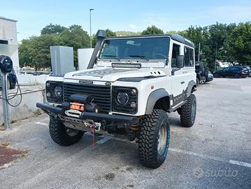 Land Rover Defender 90 2.5 Td5 Station Wagon Count
