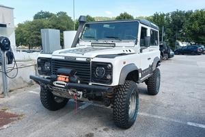 Land Rover Defender 90 2.5 Td5 Station Wagon Count