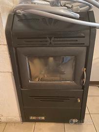 Stufa a pellet funzionante