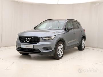 VOLVO XC40 (2017-->) - XC40 D4 AWD Geartronic Mome