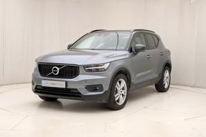 VOLVO XC40 (2017-->) - XC40 D4 AWD Geartronic Mome