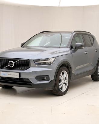 VOLVO XC40 (2017-->) - XC40 D4 AWD Geartronic Mome
