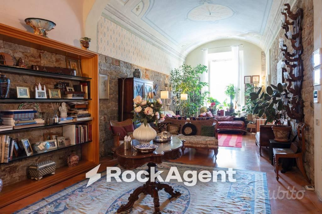 Appartamento di 292 m² con più di 5 locali e box a - Vista 2