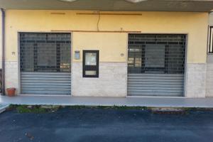 Locale commerciale negozio magazzino ufficio