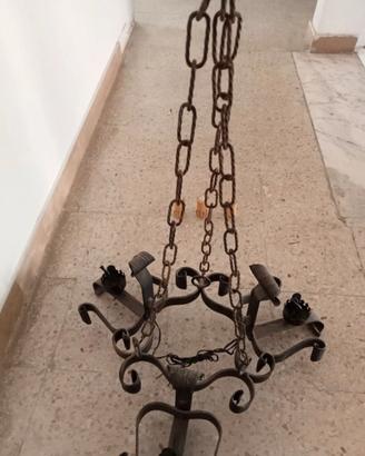 Lampadario in ferro battuto 