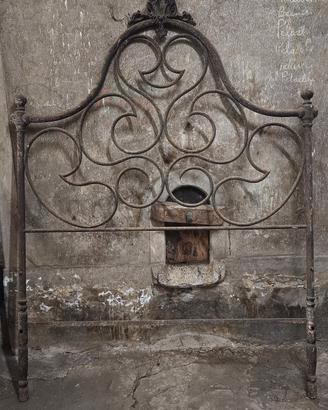 testata letto  ferro antico