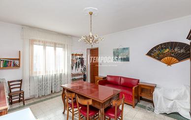 Casa indipendente di ampia metratura con giardino