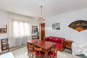 Casa indipendente di ampia metratura con giardino