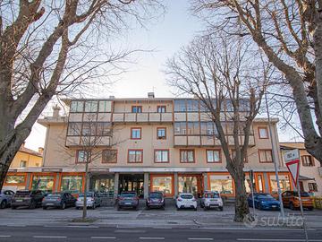 SPAZIOSO UFFICIO DI 135 MQ CON ASCENSORE - POSS...