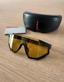 Occhiali da sole Prada linea rossa ps04w