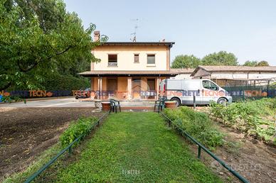 4 LOCALI A SAN CESARIO SUL PANARO