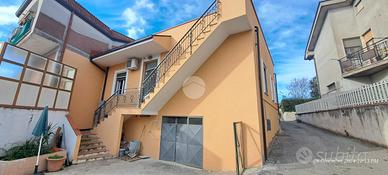 CASA SEMINDIPENDENTE A FROSINONE