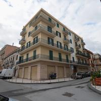 Via del Vespro - Ampio trilocale in pieno centro