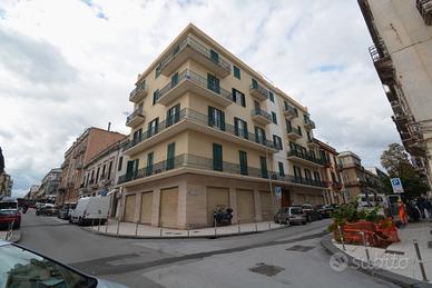 Via del Vespro - Ampio trilocale in pieno centro