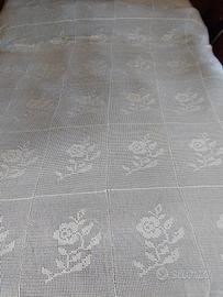 copriletto fatto a mano con l'uncinetto nuovo mai 