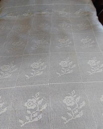 copriletto fatto a mano con l'uncinetto nuovo mai 