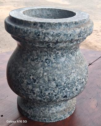 Originale vaso mortaio in marmo