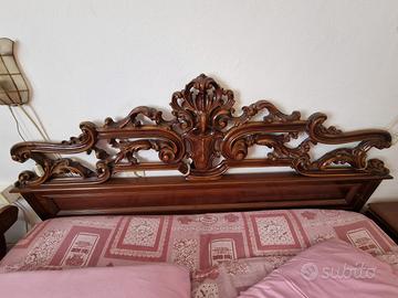 Letto con testiera lavorata stile barocco 