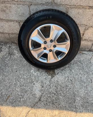 Cerchio in lega con gomma originale Dacia