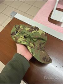 Berretto con visiera