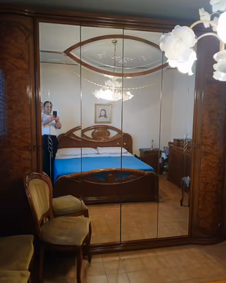 Camera da letto, cucina e sala da pranzo completa