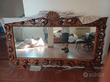 Specchio grande con cornice in legno