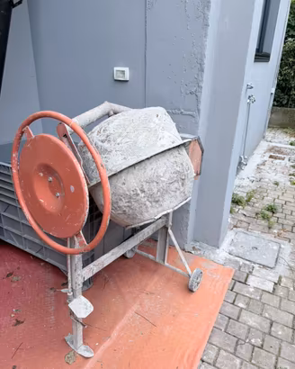 Betoniera piccola 2 cariole 40€