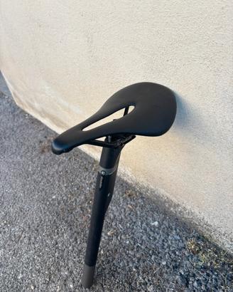 sella e reggisella in carbonio per bicicletta