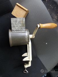 Antica grattugia da tavolo marca AS 802