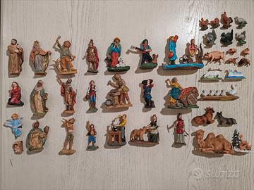 Statuette con sfondi presepe