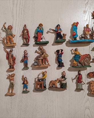 Statuette con sfondi presepe