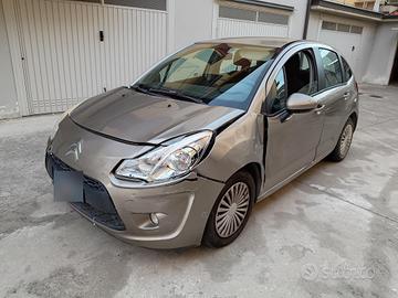 Citroen C3 tamponata da ripristinare
