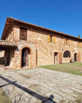 Rustico / Casale di 731 m² con più di 5 locali e b