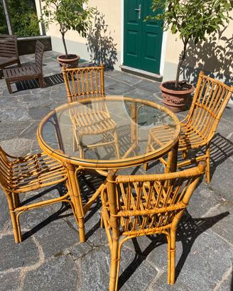 tavolo con quattro sedie in Bamboo