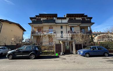 AMPIO TRILOCALE CON GIARDINO E BOX!