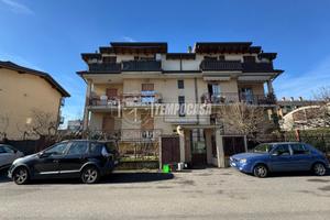 AMPIO TRILOCALE CON GIARDINO E BOX!