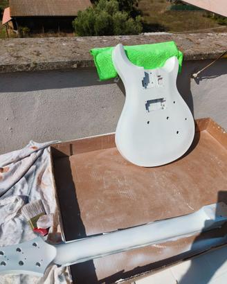 Chitarra elettrica artigianale