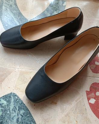 Scarpa décolleté da donna classica con tacchetto 