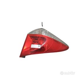 STOP FANALE POSTERIORE DESTRO TOYOTA Verso S (P120