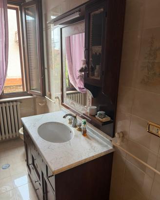 Mobile bagno con rubinetteria