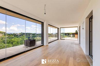 Attico / Mansarda di 479 m² con più di 5 locali e 