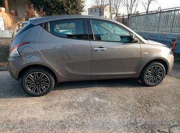 Lancia Ypsilon 1.0 FireFly 5 porte S&S Hybrid Gold