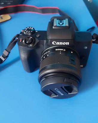 Canon  EOS M50 Mark II + Obiettivo 15-45mm