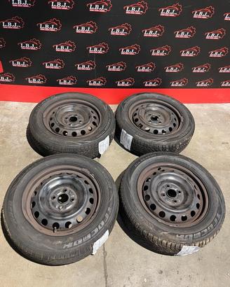 Cerchi in ferro con gomme Toyota Yaris