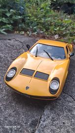Lamborghini Miura 1/18 polistil 