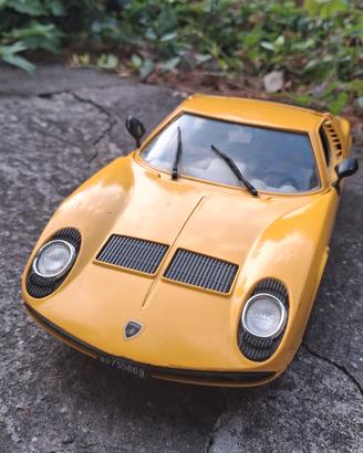 Lamborghini Miura 1/18 polistil 