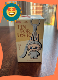 Labubu the Monster Pin for love, NEW, portachiavi