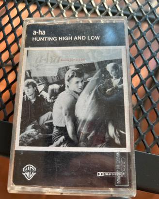 A-ha HUNTING HIGH AND LOW cassetta nastro