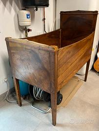 Culla antica in noce massello