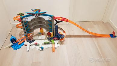 Mega garage hot wheels. 